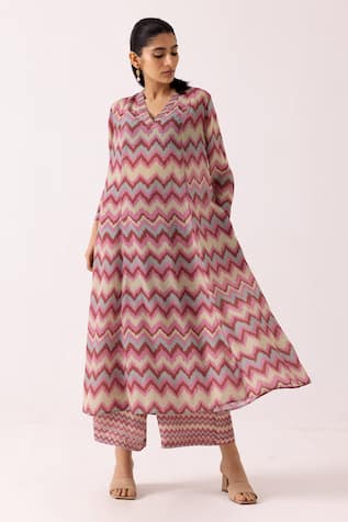 Label Shreya Sharma Chevron Patterned Straight Kurta With Pant 