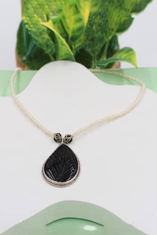 Constance Amirah Onyx Leaf Necklace 