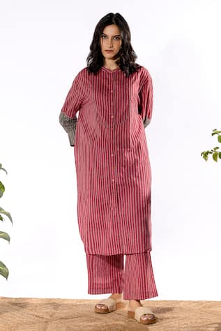 Pants and Pajamas Stripe Print Kurta & Pant Set 