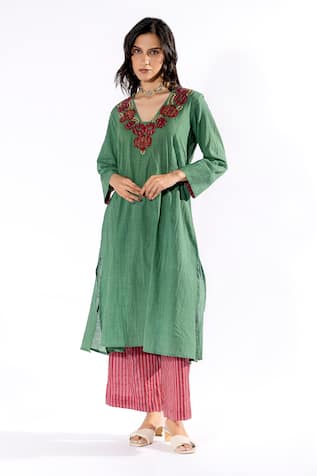 Pants and Pajamas Floral Embroidered Kurta & Pant Set 