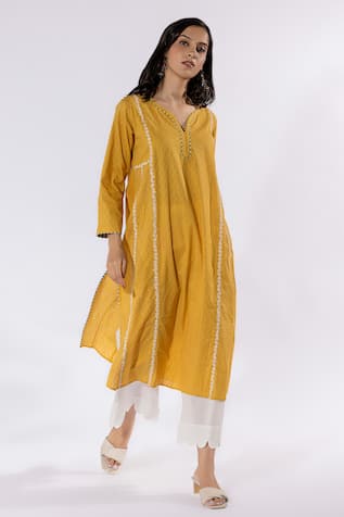 Pants and Pajamas Thread Embroidered Kurta & Flared Pant Set 