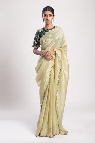 Yamini Scallop Trimmed Saree With Blouse 