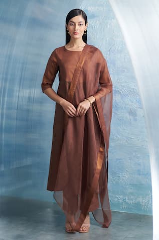 Charkhee Yoke Woven Kurta Set 