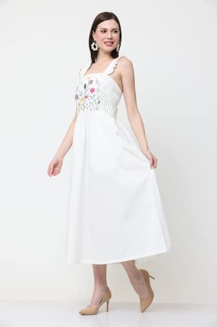 Midori By Sgv Gulnar Thread Embroidered Dress 