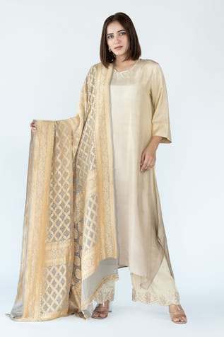 Meghna Panchmatia Asymmetric Kurta With Woven Zari Dupatta 