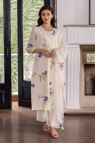 Vaayu Floral Applique Work Straight Kurta Set 