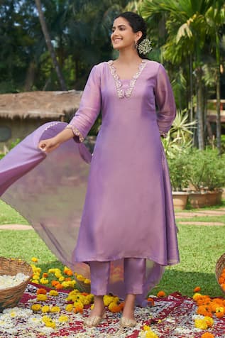 Megha Pitti Scallop Neckline Embroidered Kurta Set 