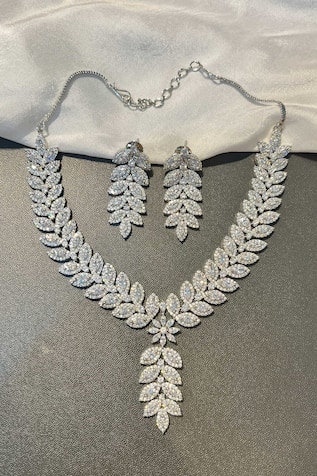 Prestones Leaf Carved Pendant Choker Set 