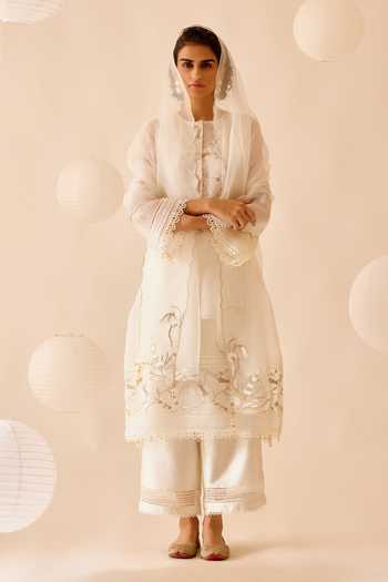 Bunka Samya Floral Thread Embellished Straight Kurta Pant Set 