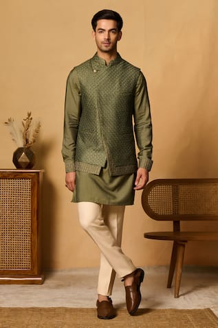 Philocaly Aranya Thread Embroidered Layered Bundi Kurta Set 