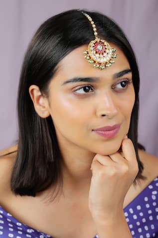 Noor Kundan & Pearl Embellished Maangtikka 