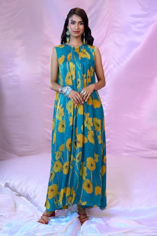 SIARRA Flower Print Slit Kurta With Pant 