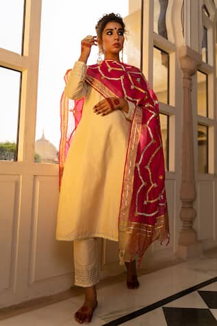 The Home Affair Plain Kurta Set With Chanderi Embroidered Dupatta 