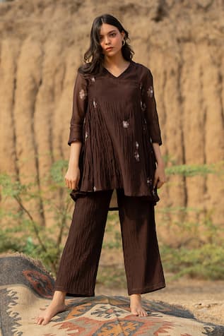 Nirjara Nara Floral Pattern Kurta & Pant Set 