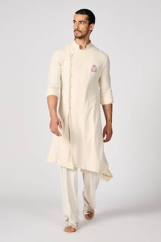 S&N by Shantnu Nikhil Crest Embroidered Asymmetric Kurta 