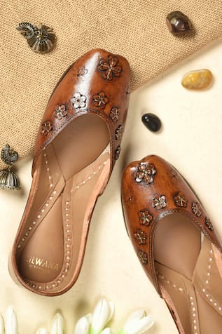 Floral Embroidered Juttis 