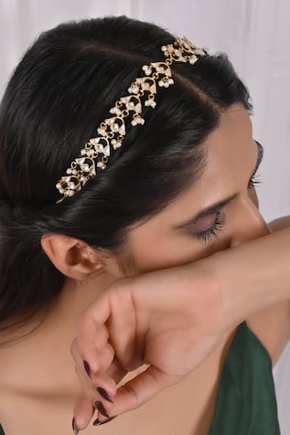 SHLOK JEWELS Floral Carved Mathapatti 