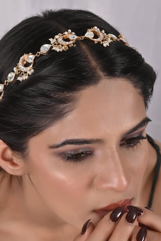 Shlok Jewels Half Crescent Shaped Mathapatti 