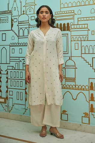 Kapraaaha Embroidered High Low Tunic & Pant Set 