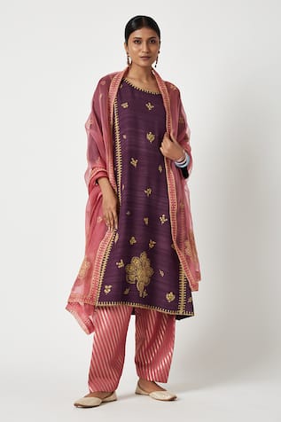 Payal Pratap Zaina Embroidered Kurta Set 