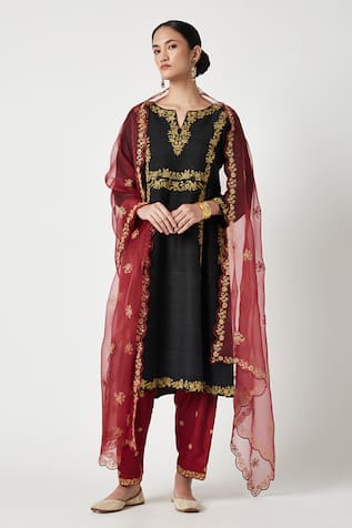 Payal Pratap Ishtar Embroidered Kurta Set 