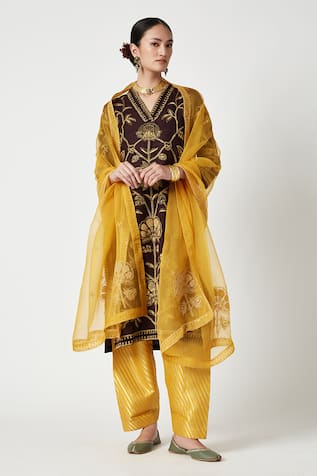 Payal Pratap Aabidah Embroidered Kurta Set 