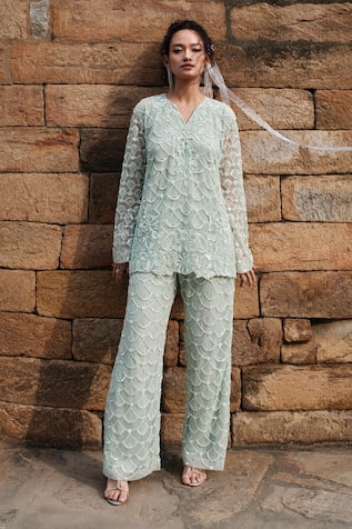 Kashmiraa Scallop Sequin Embroidered Kurta With Pant 