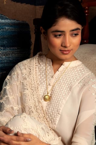 Neeta Boochra Floral Carved Pendant Necklace 