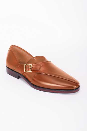 Bubber Couture Hunter Solid Pointed-Toe Peshwari Sandal 