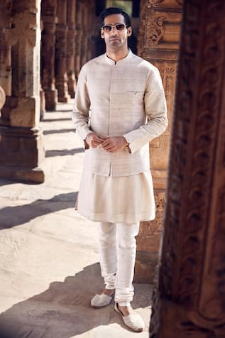 MATSYA Iconic Wing Pocket Bundi & Kurta Set 