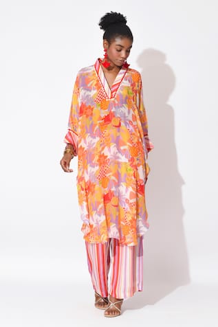 Rishi and Vibhuti Tranquil Embellished Printed Kurta With Pant 