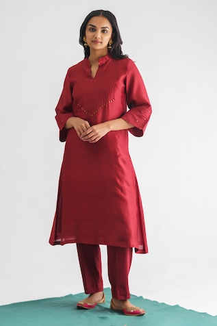 Mushio Sindoori Threadwork Embellished Kurta Pant Set