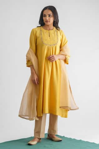 Mushio Utsav Zari Thread Yoke Embroidered Kurta Set 