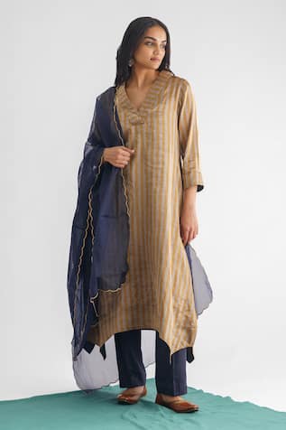 Mushio Nithya Zari Stripe Woven Kurta & Pant Set 