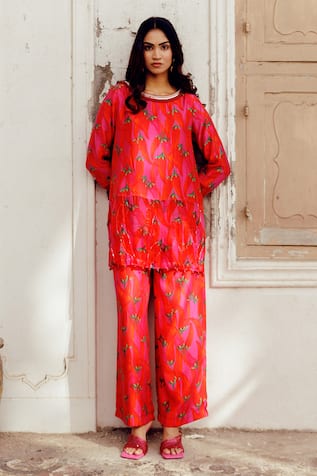 17:17 by Simmi Saboo Fiona Chilli Print Kurta With Pant 