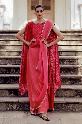 17:17 by Simmi Saboo Tiahna Leaf Print Pre-Draped Saree With Cape Top 