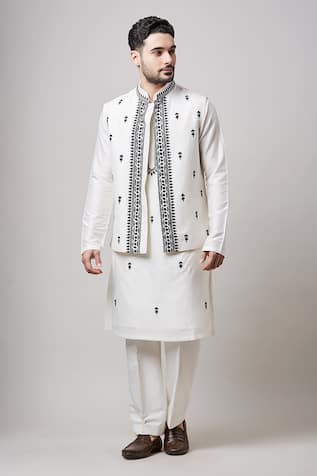 Sanjev Marwaaha Thread Embroidered Bundi Kurta Set 