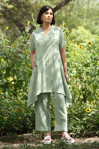 Weaver Story Floral Embroidered Cotton Kurta With Pant