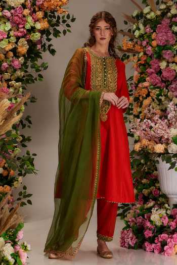 saina kapoor Moti Embellished A-Line Kurta Set 