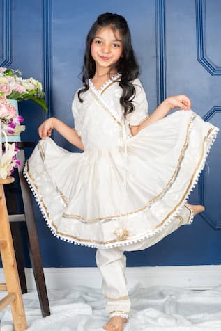 Embroidered Kurta & Pant Set 