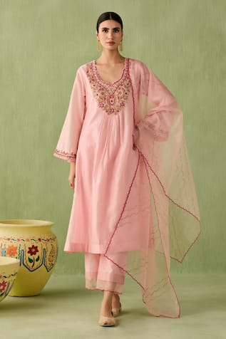 Sureena Chowdhri Summer In Kashmir Embroidered Kurta Set 