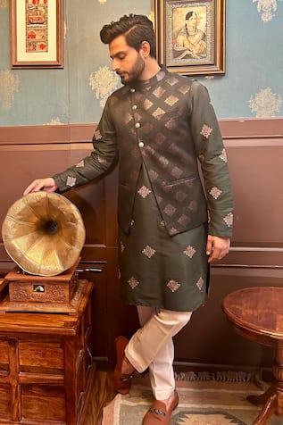 The House Of Diwans Floral Pattern Bundi Kurta Set 