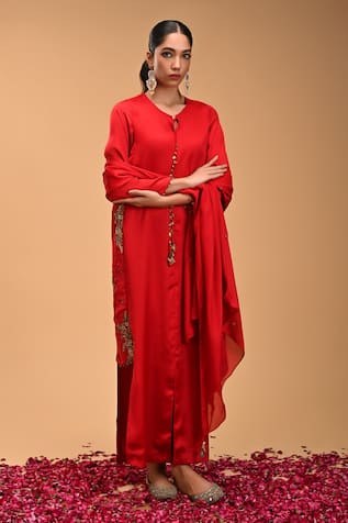 RIRASA Matsya Phool Embroidered Asymmetric Kurta With Dupatta 