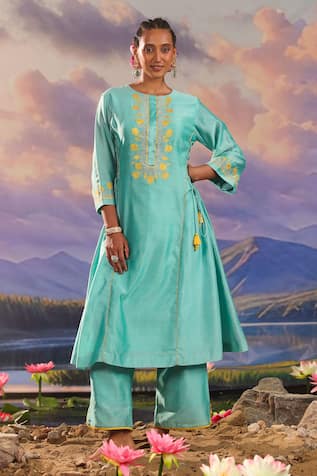 Charu Makkar Zari Embroidered Kurta & Pant Set 