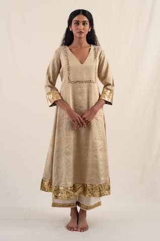 Priyanka Raajiv Kalan Chanderi Embroidered Kurta With Pant 