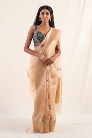 Priyanka Raajiv Laad Floral Pattern Saree With Unstitched Blouse Piece 