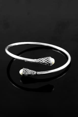 Noor Classic Twister Pearl Jumping Bangle 