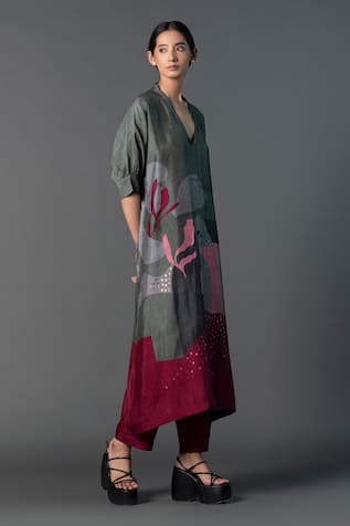 Clos A-line Embroidered Kurta With Pant 