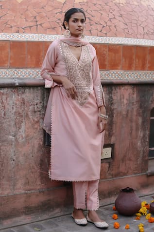 Nazar by Indu Gota Embroidered Straight Kurta Set 