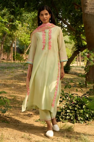 Priti Prashant Bulbul Floral Embroidered Kurta Set 